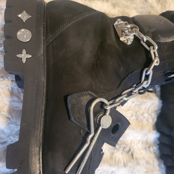 Mens Authentic Louis Vuitton Boots - Picture 9 of 13